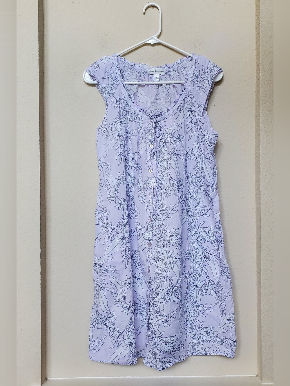 Miss Elaine Lilac Sleeveless Floral Button-Front Gown. Size Small